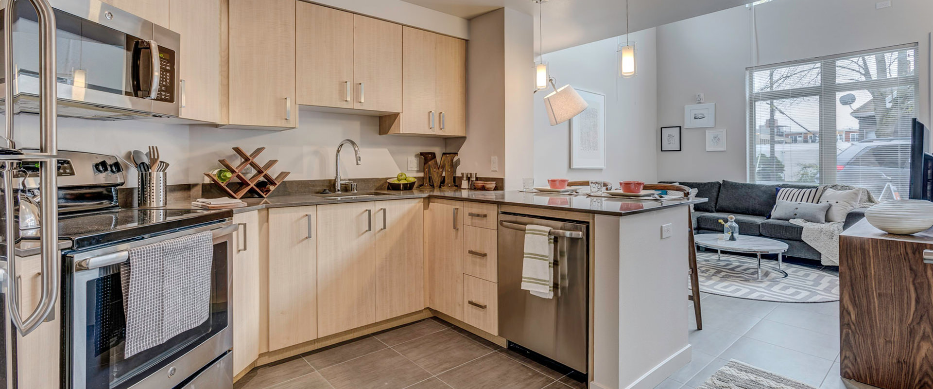 Features & Amenities Latitude Queen Anne Latitude Queen Anne