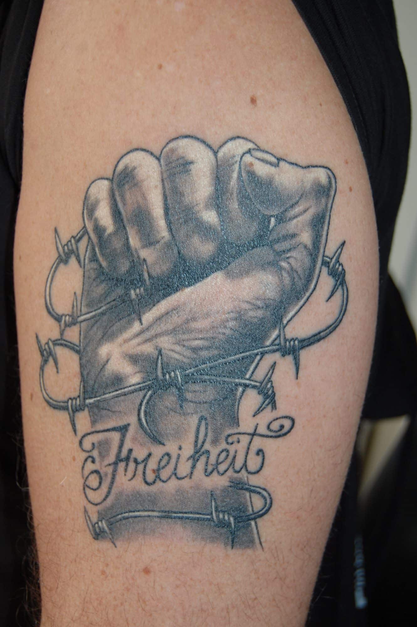 ENZO Enzo Tattoorist at La Tortura Tattoo und Piercing Studio Oberhausen