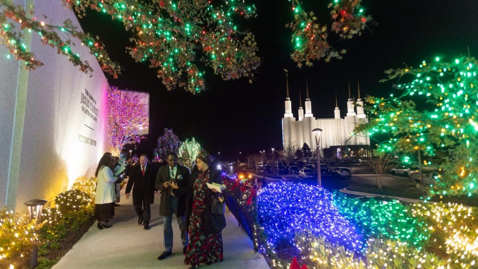 Apostle and Singapore Ambassador Illuminate 400,000 Christmas Lights in