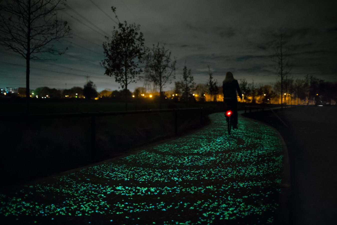 New Bicycle Path in the Netherlands Has a Glowing Surface Inspired by