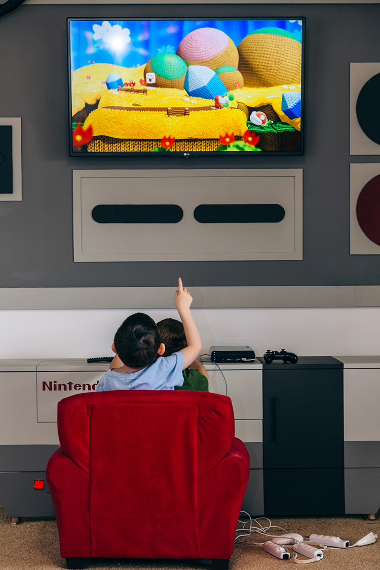 Creative Teacher and Mother Transforms Old Playroom Into a NES Game