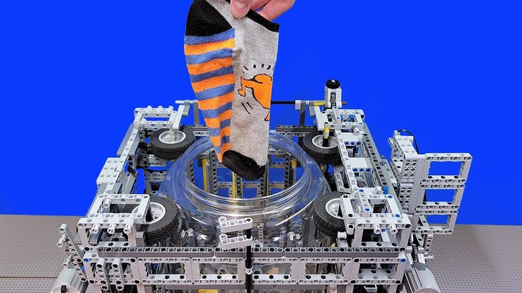An Ingenious Automated LEGO Washing Machine