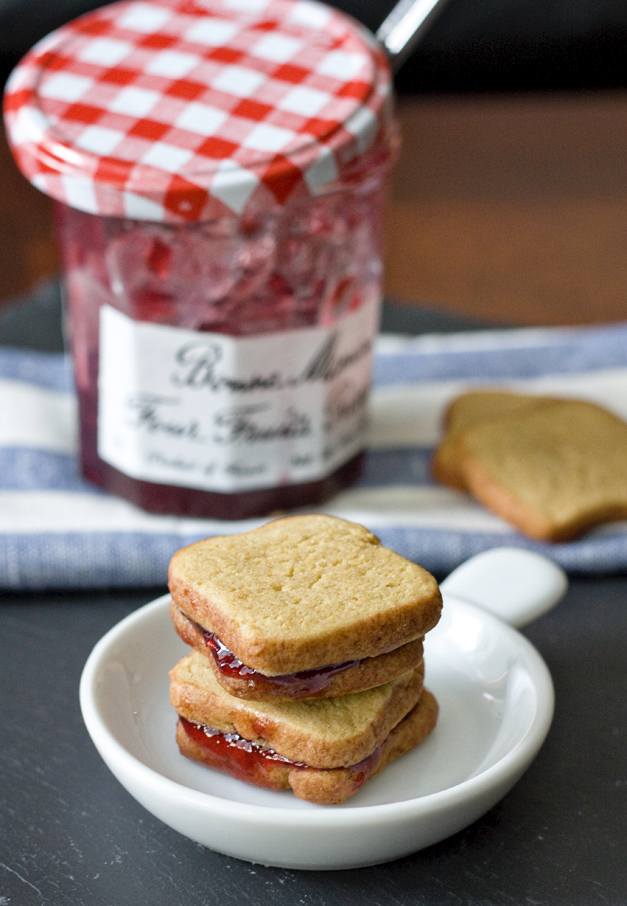 Tiny Peanut Butter & Jelly Cookie Sandwiches