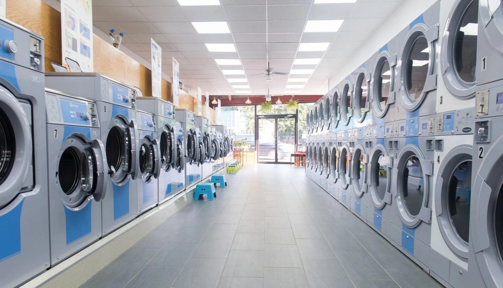 Advantages of Coin Operated Washers and Dryers in Laundromats LaundryRoom