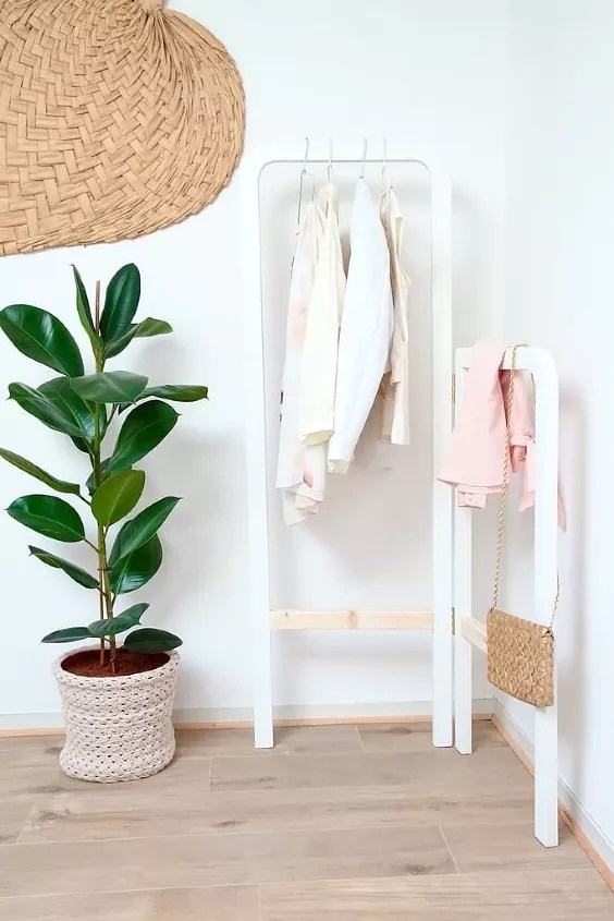 30 Easy to Do DIY Clothes Racks