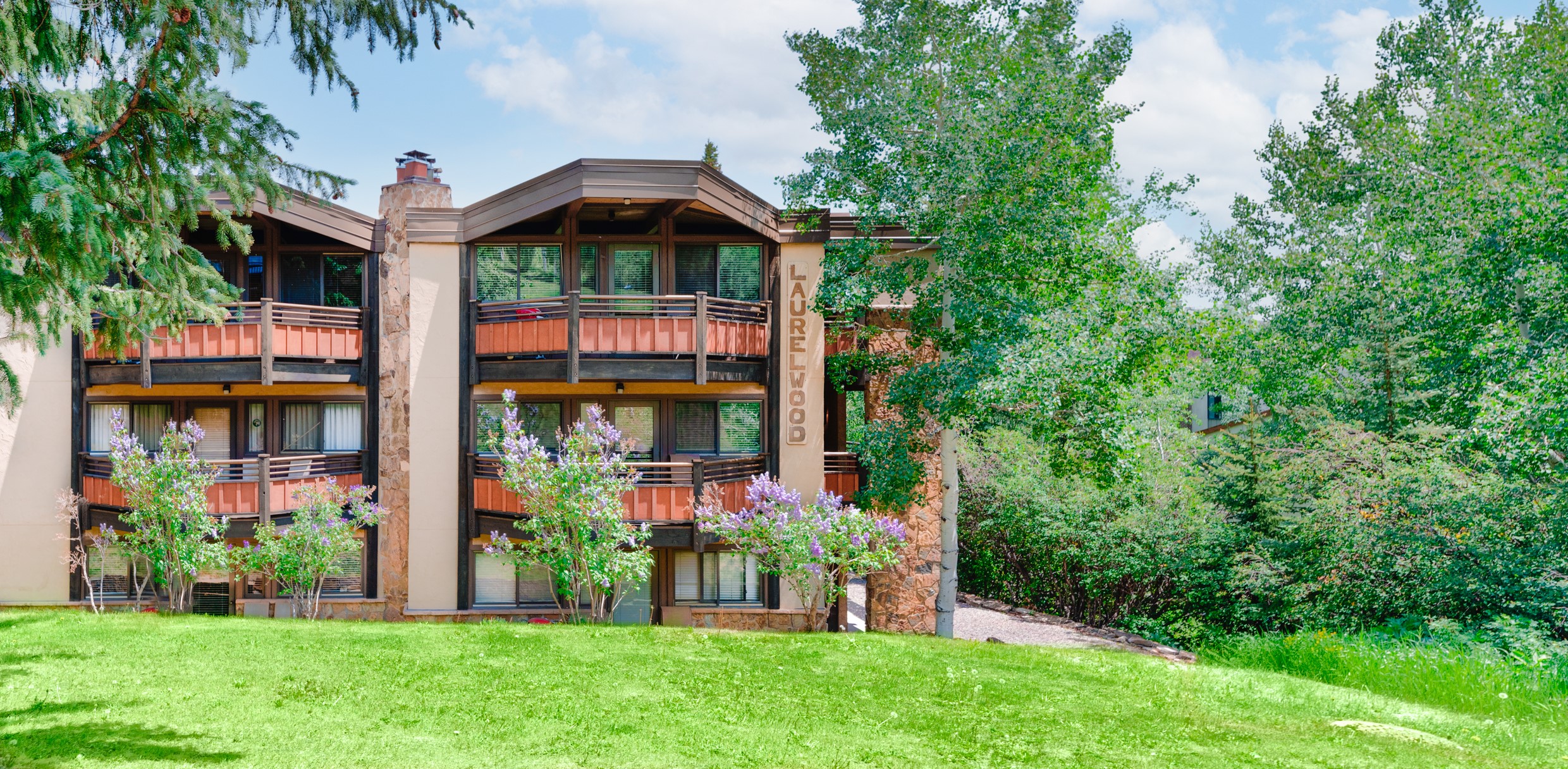 Premier Rooms Laurelwood Condominiums