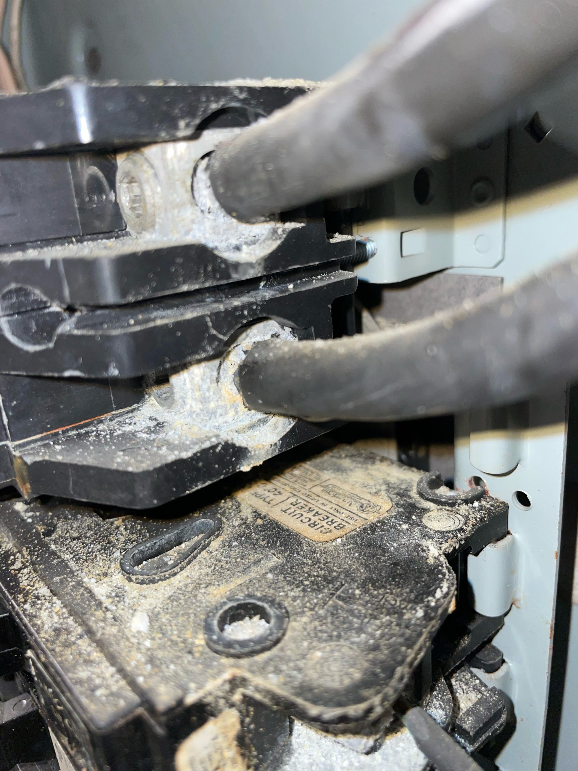 Corrosion and oxidation in your main electrical equipment Lauterborn