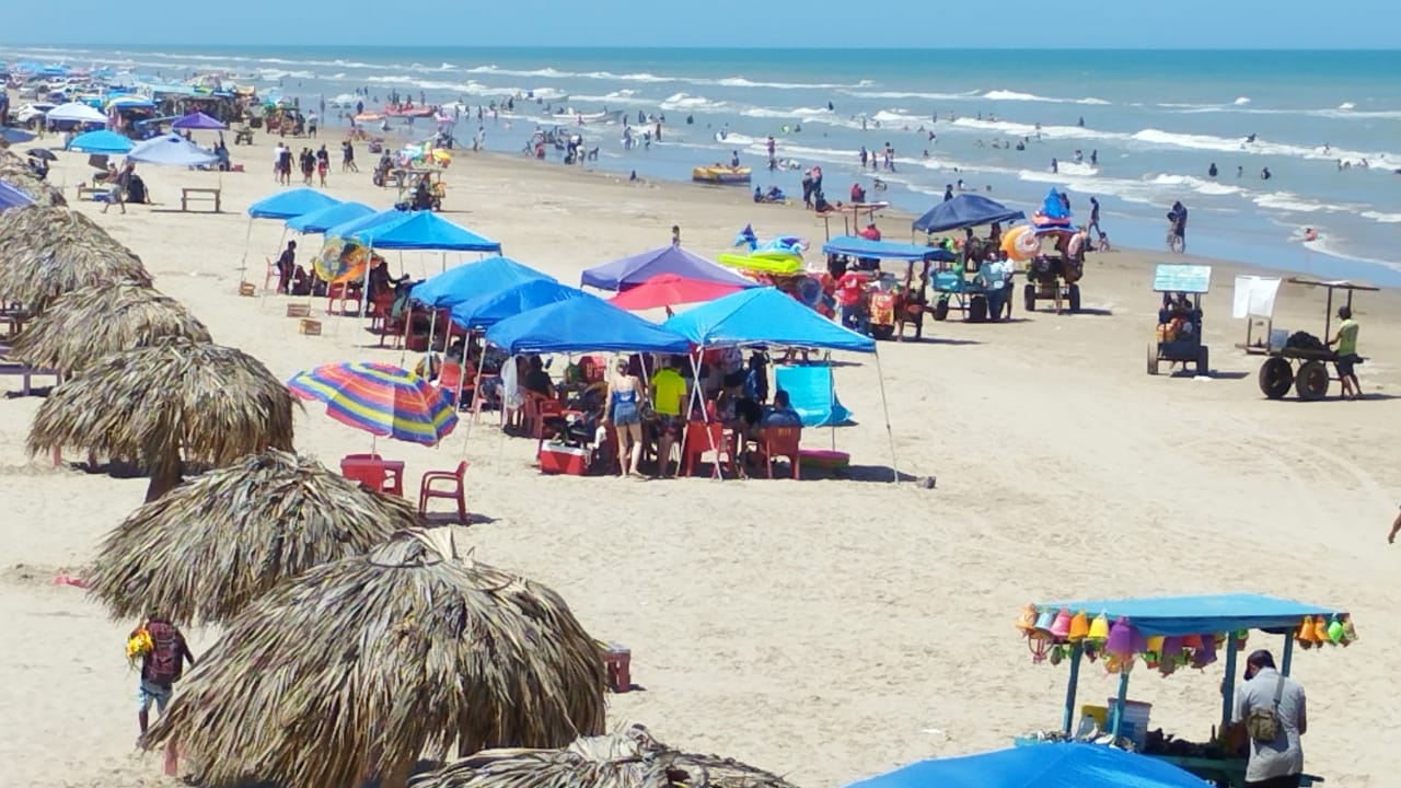 Gran afluencia de turistas del noreste a la Playa Bagdad en Matamoros