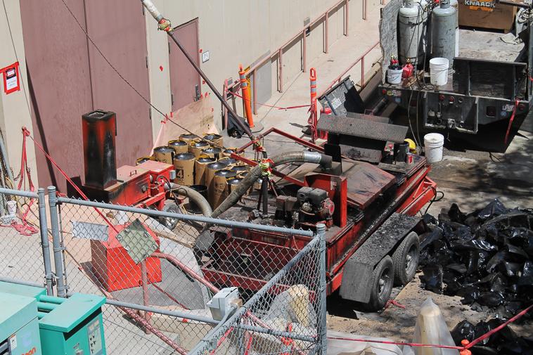 Tar fumes worry students La Voz News