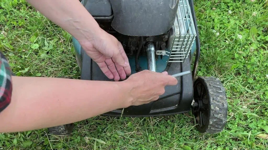 Lawn Mower Takes Many Pulls to Start? (5 Causes) Lawnal