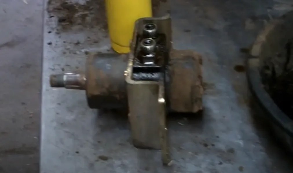 Zero Turn Mower Won't Go Forward or Reverse! How to Fix It? LawnAsk