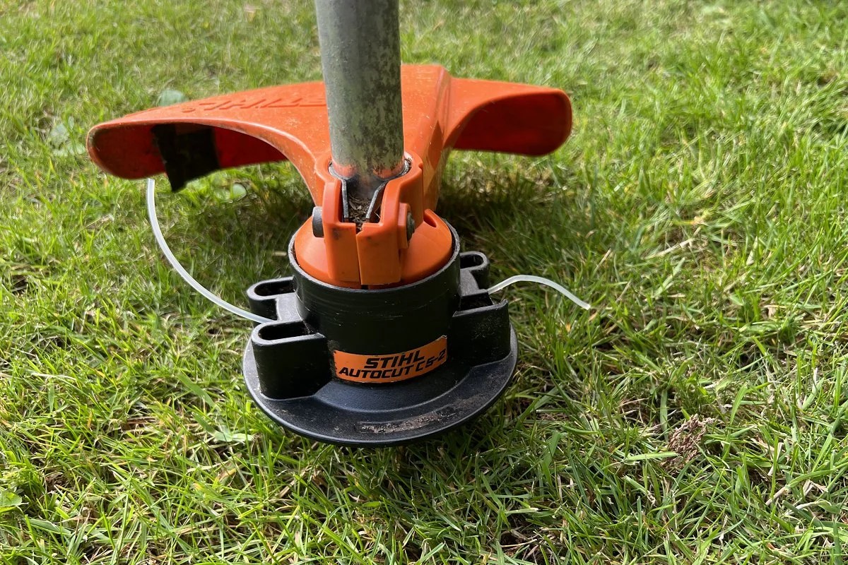 Trimmer Blades vs String Which is Right for Your Lawn?