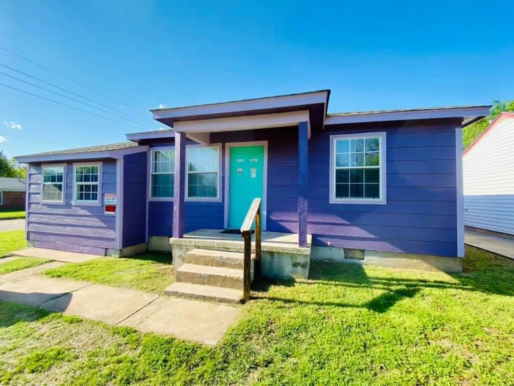Wizard World Cottage Vacation Rentals Lawton OK Airbnb VRBO STR Short