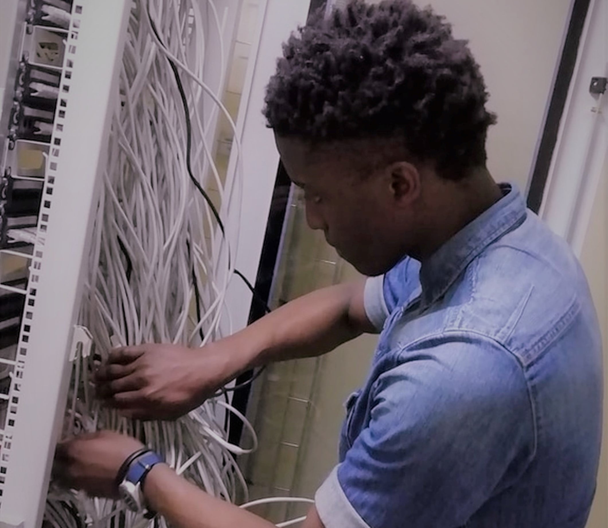 You Must Read This to a Structured Cabling Technician