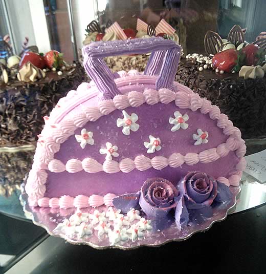 Lazar Bakery Mississauga, Custom cakes