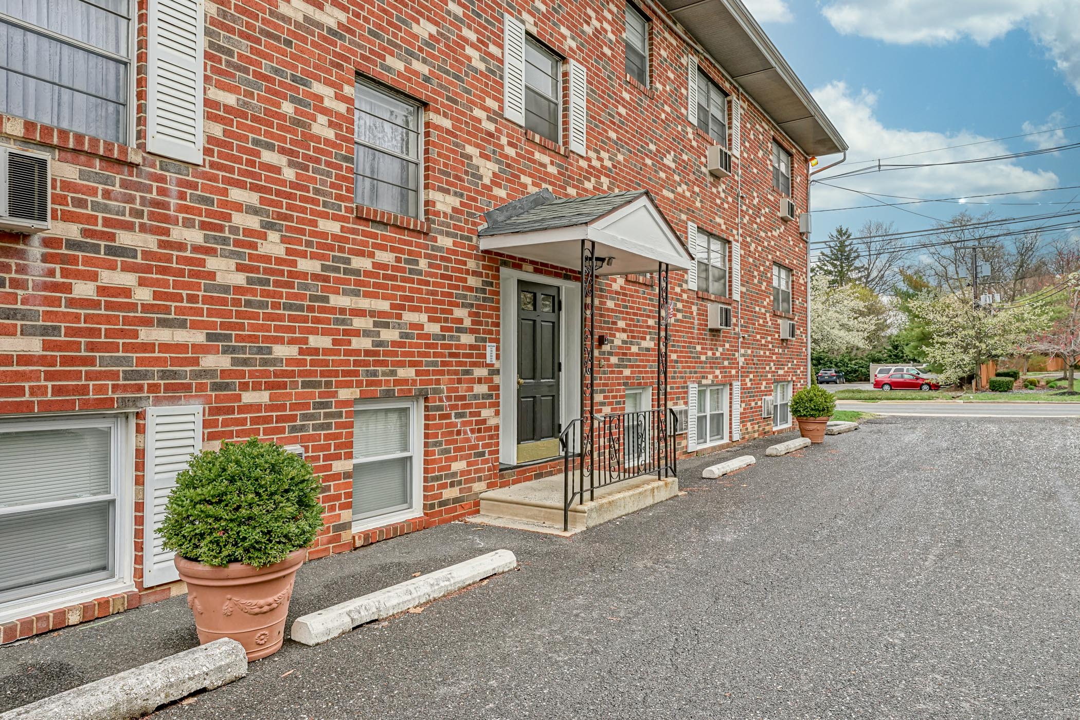 Bellevue Court LBC Apartments