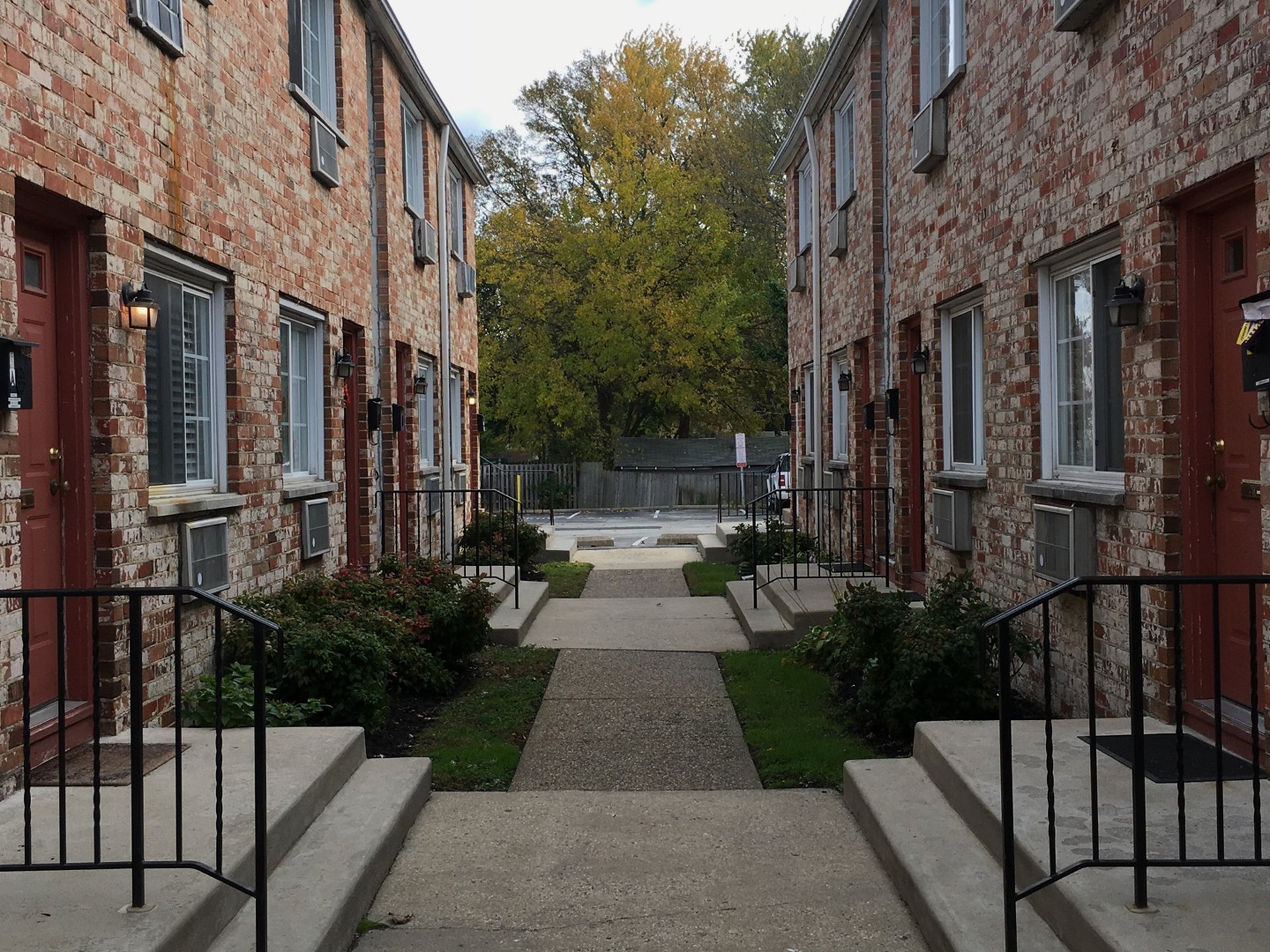 Castle Oaks Apartments LBC Apartments