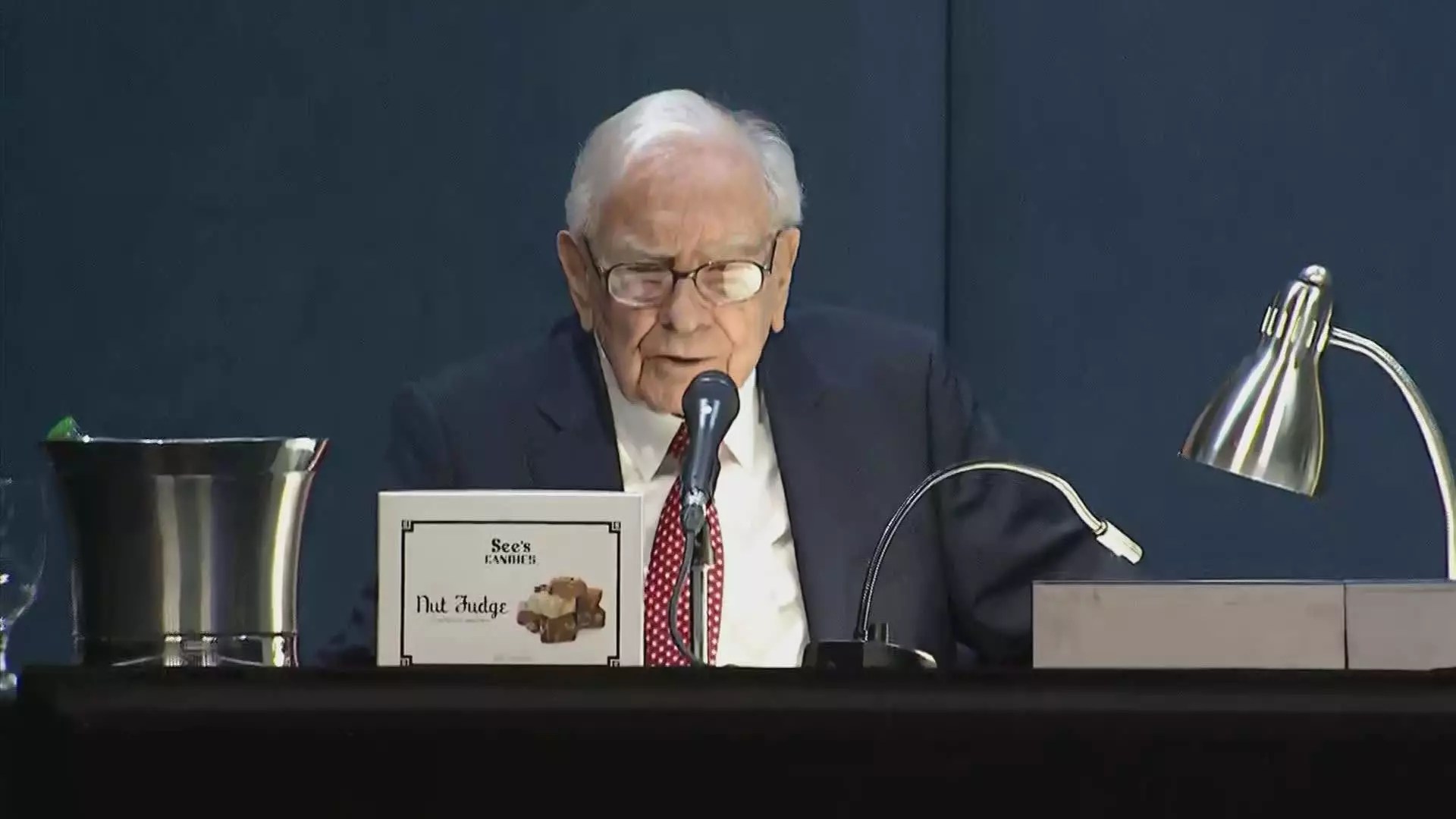 7 Reasons Warren Buffett’s Berkshire Hathaway Thrives Amidst Economic Turmoil