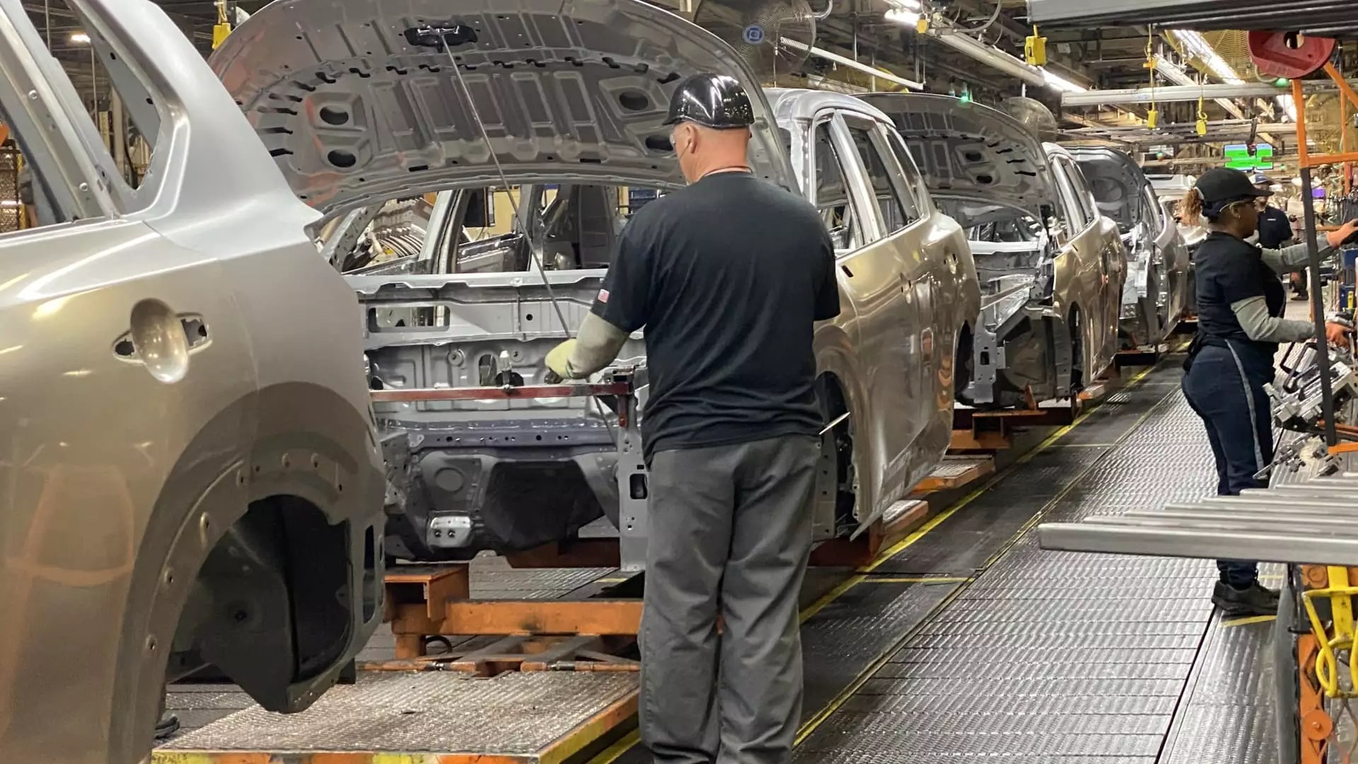 Tariffs Crisis: 5 Ways Trump’s Policies Are Shaking the Auto Industry