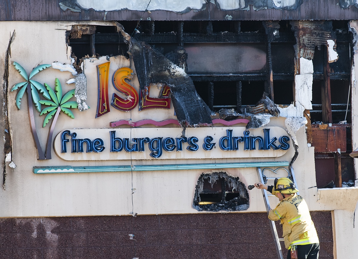 Fire in Islands restaurant in the Towne Center prompts 4