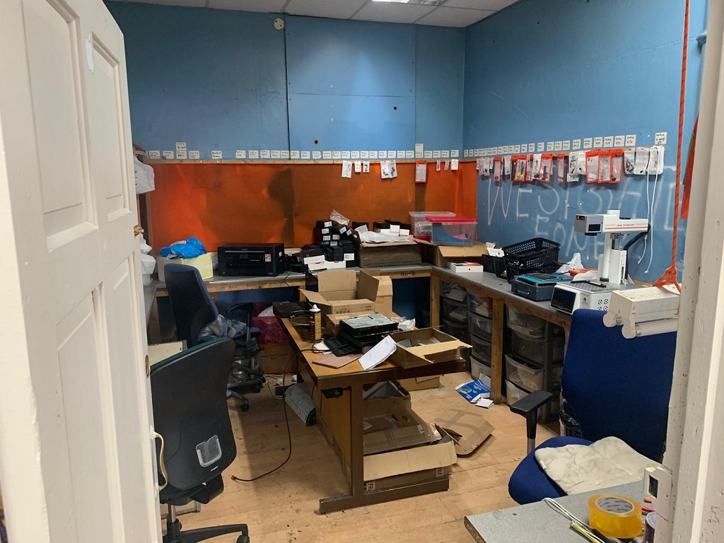 FREEHOLD COMMERCIAL PREMISES FOR SALE L&B Real Estate