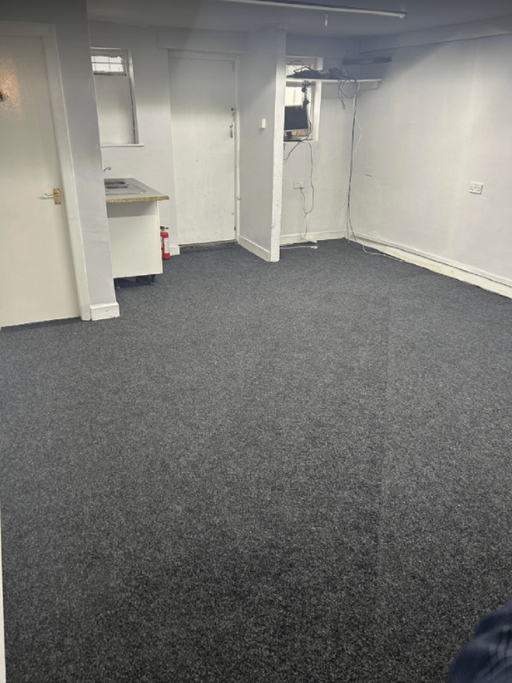 SECURED OFFICE SPACE/ STORAGE ROOM TO LET *** L&B Real Estate