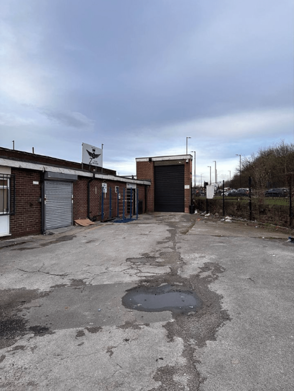 COMMERCIAL UNIT TO LET L&B Real Estate
