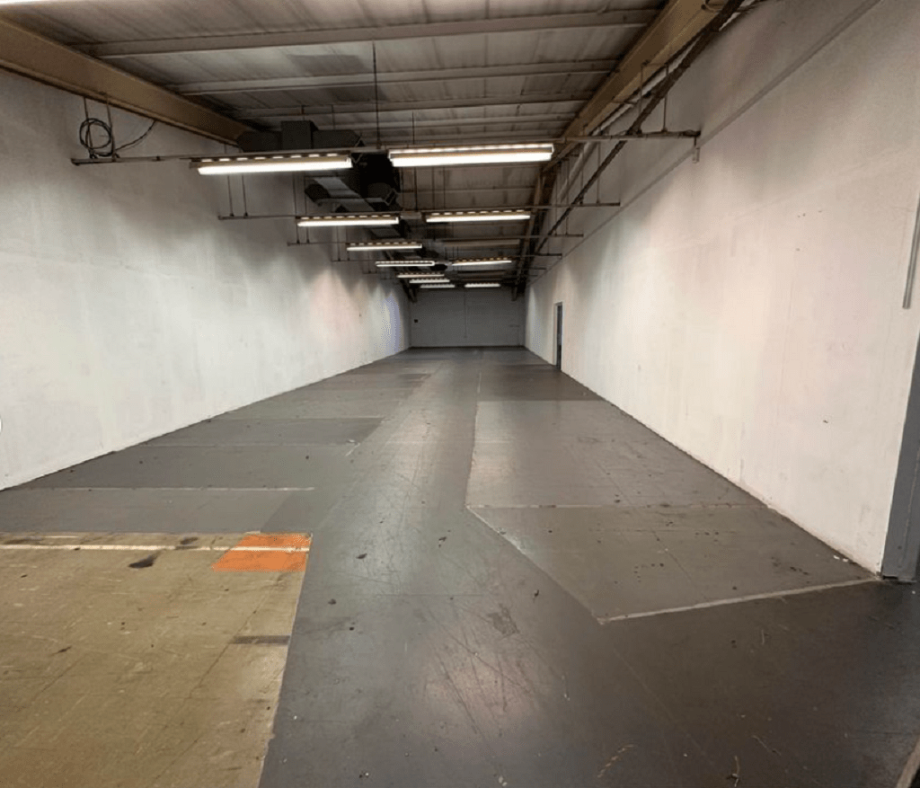 COMMERCIAL UNIT TO LET L&B Real Estate