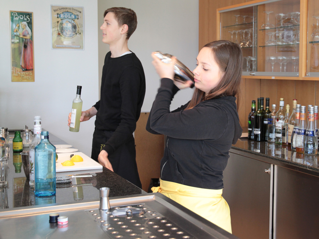 Fachkraft & Gast mit Systemgastronomie von Anton Beer, Frank.