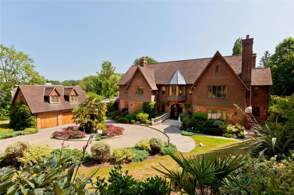 8 bedroom detached house for sale in Birds Hill Drive, Oxshott, Surrey