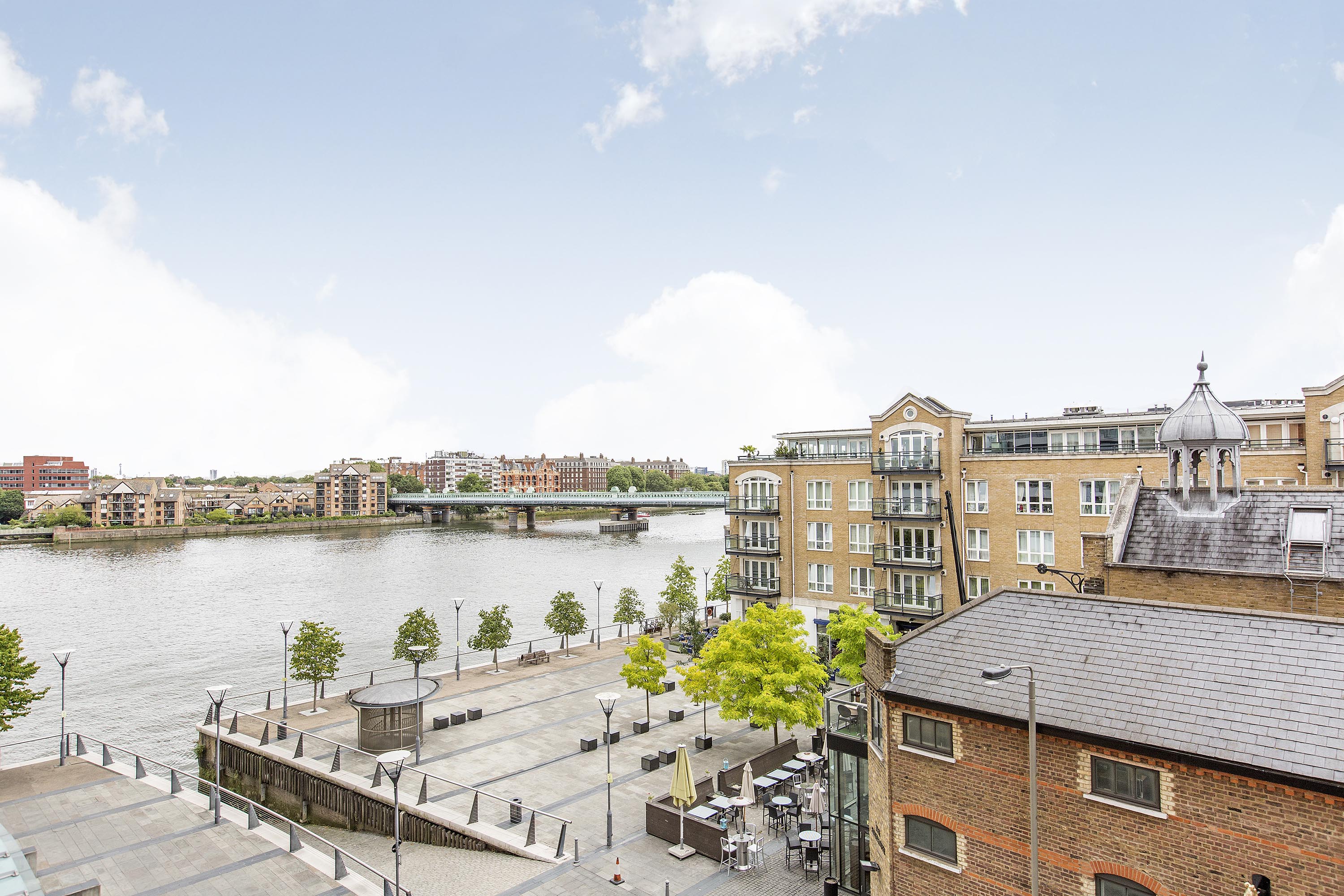 2 bedroom flat for sale in Putney Wharf Tower, Brewhouse Lane, Putney
