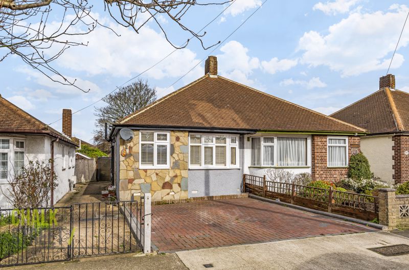 Free property report 13 Playfield Avenue, Romford, RM5 3LD Chimnie