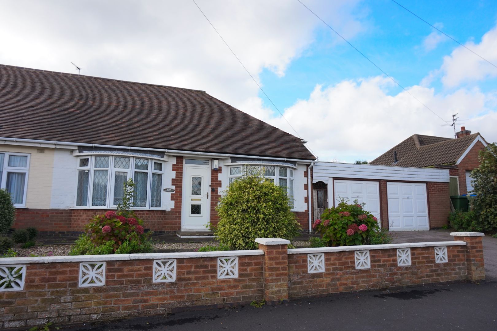 Free property report 57 Charnwood Drive, Thurnby, LE7 9PD Chimnie