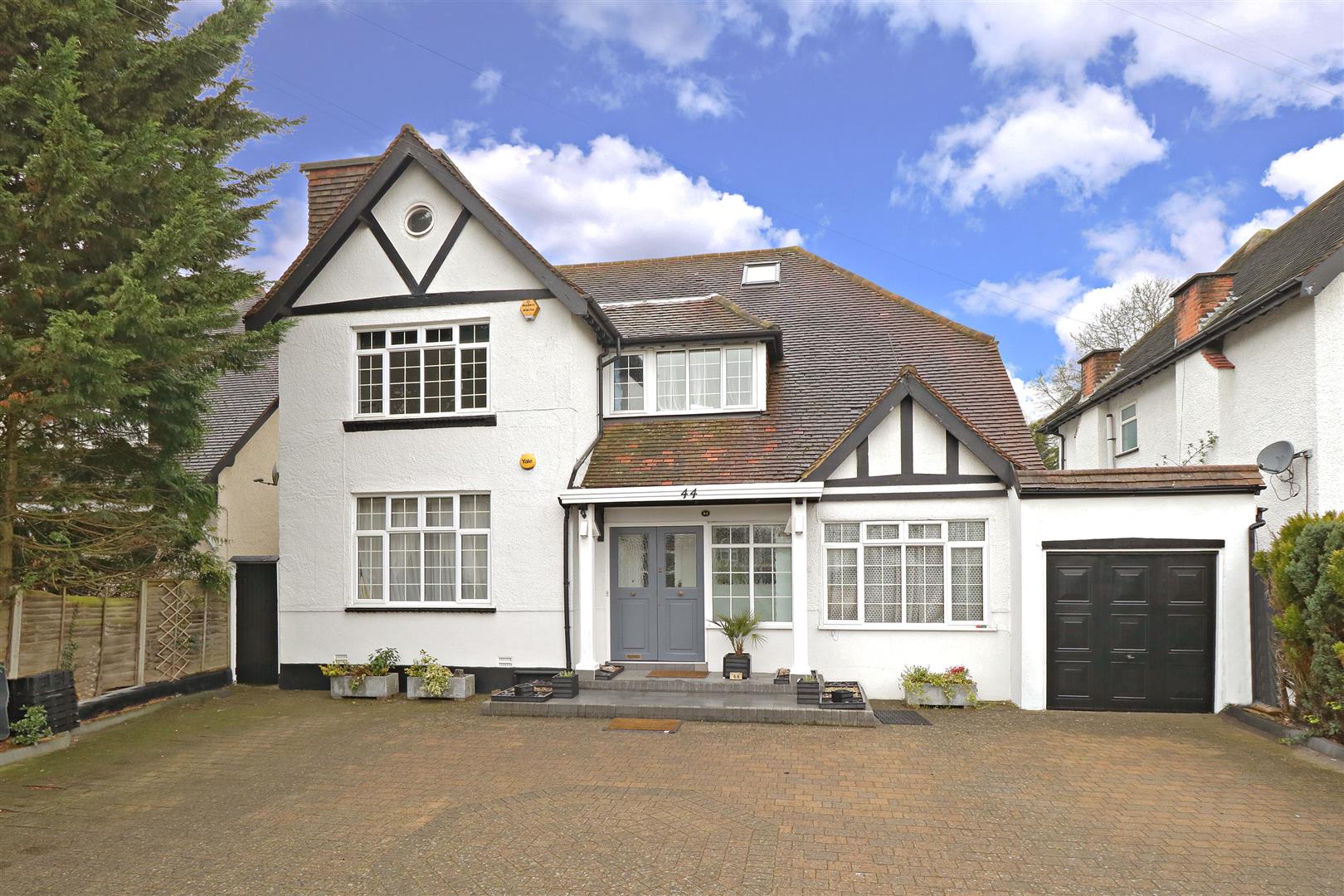 6 bedroom detached house for sale in Deacons Hill Road, Elstree