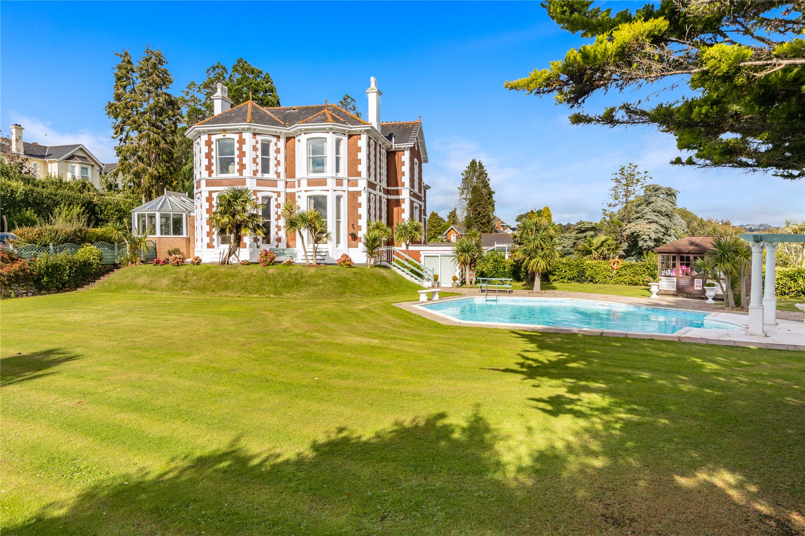 6 bedroom detached house for sale in Haslemere The