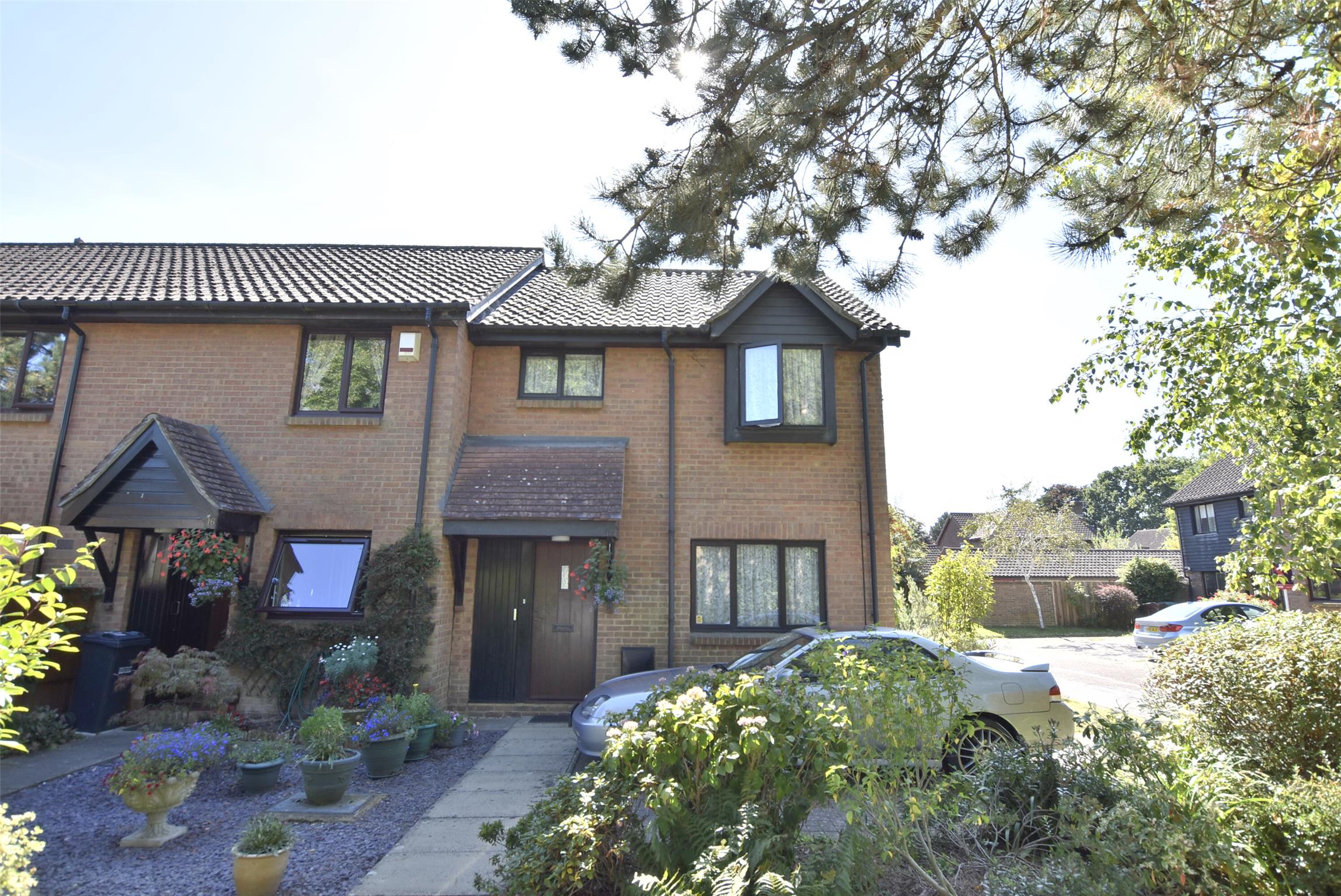 Free property report 17 Oaklands, Langshott, Horley, RH6 9XL Chimnie