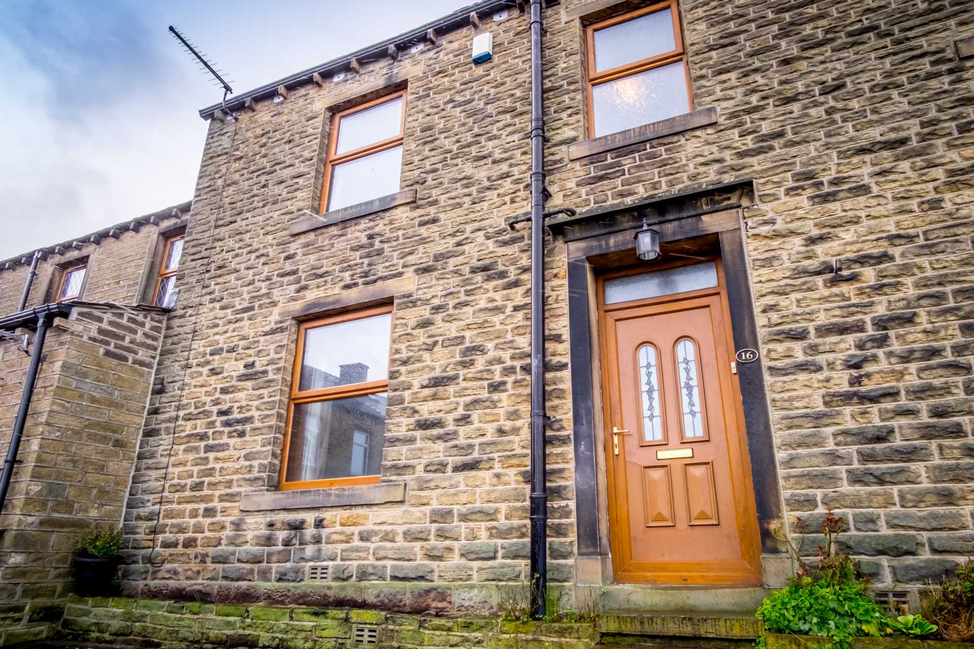 Free property report 16 Matthew Lane, Meltham, Holmfirth, HD9 5JS Chimnie