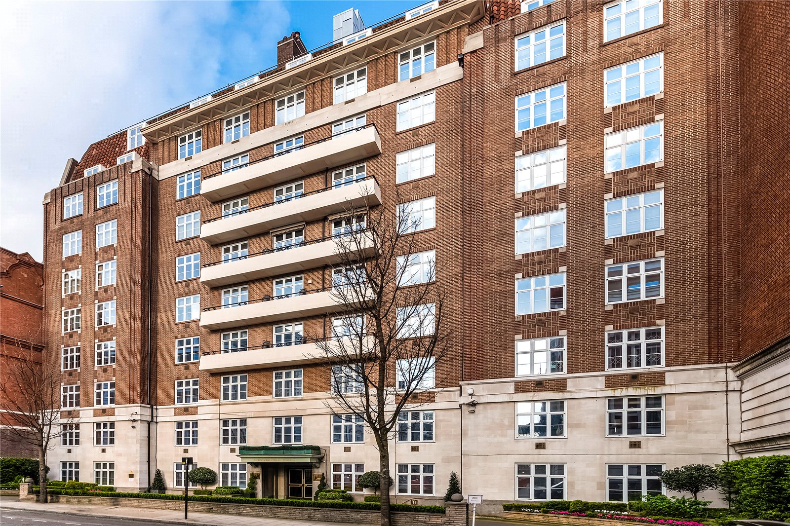 1 bedroom flat for sale in Chesterfield House, South Audley Street