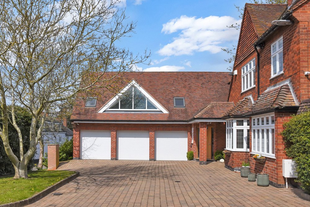 6 bedroom detached house for sale in Great Glen, Leicester