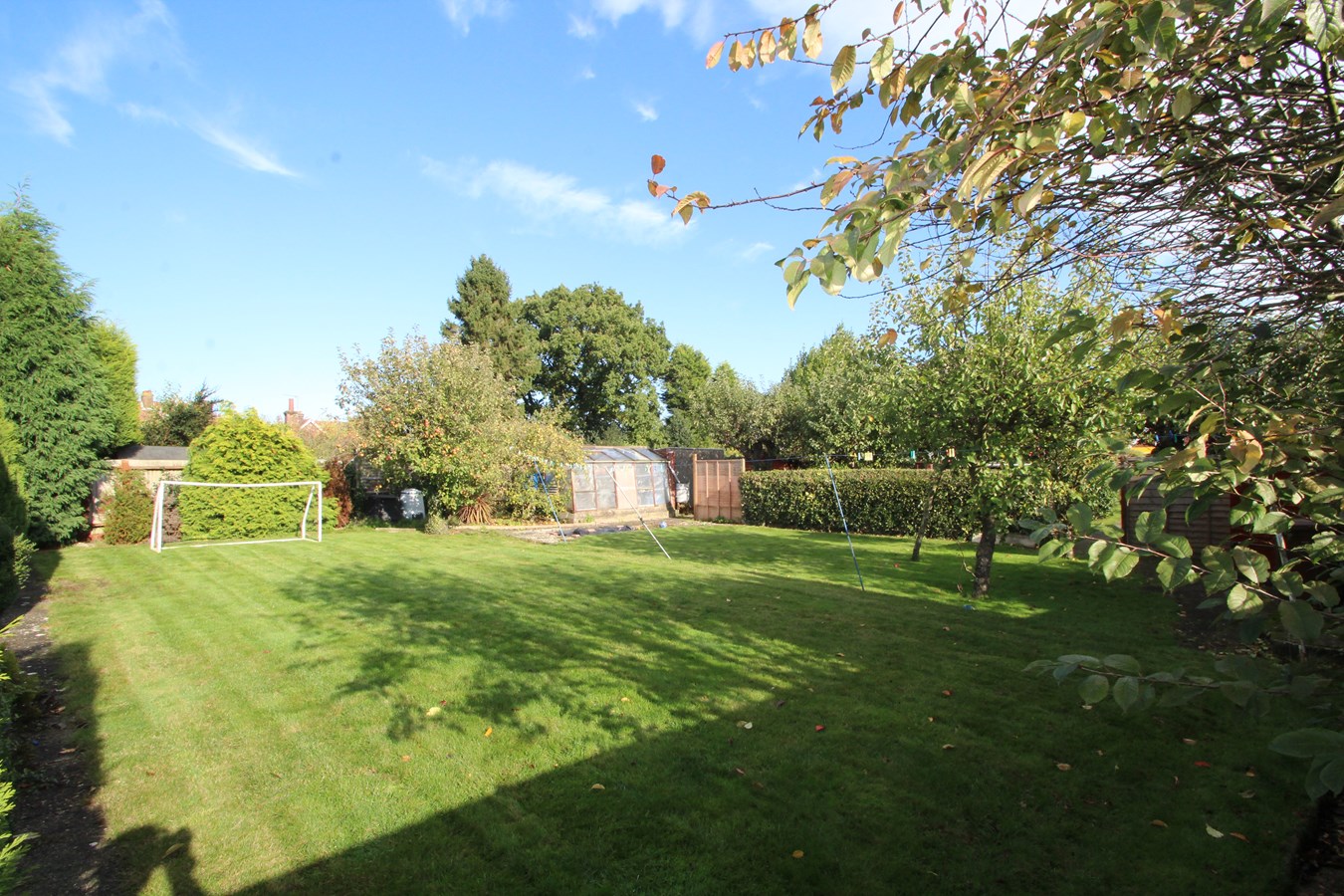 Free property report 6 Lockington Close, Stowmarket, IP14 1BH Chimnie