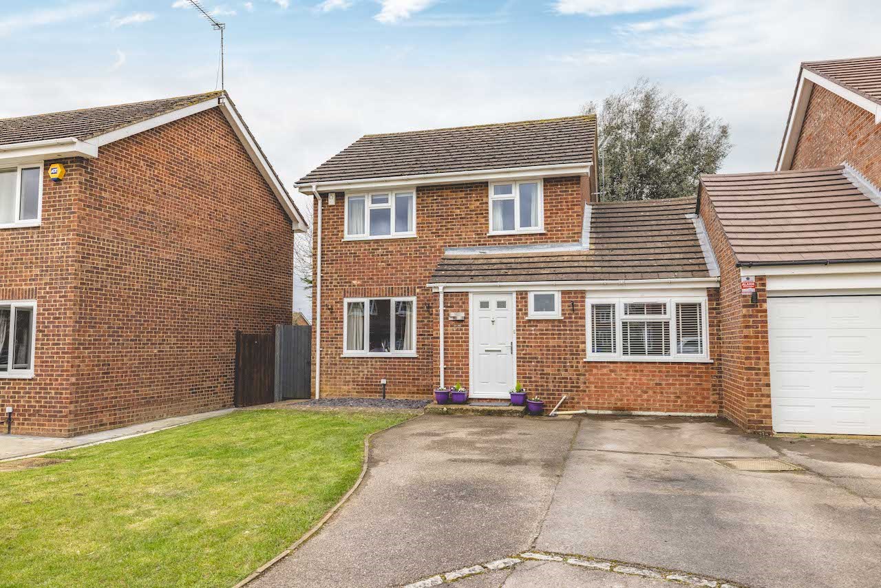 Photos of Lowbrook Drive, Maidenhead SL6 66886310 PrimeLocation