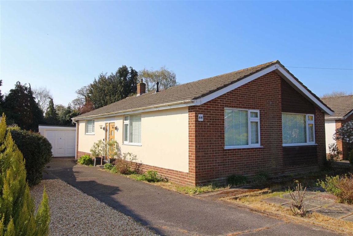 Free property report 44 Rosewood Gardens, New Milton, BH25 5NA Chimnie