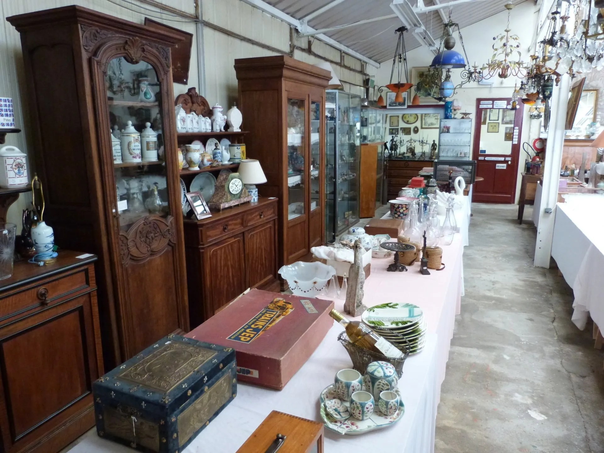 Antiquité et brocante, bibelots, meubles, vaisselles dans l'Aisne