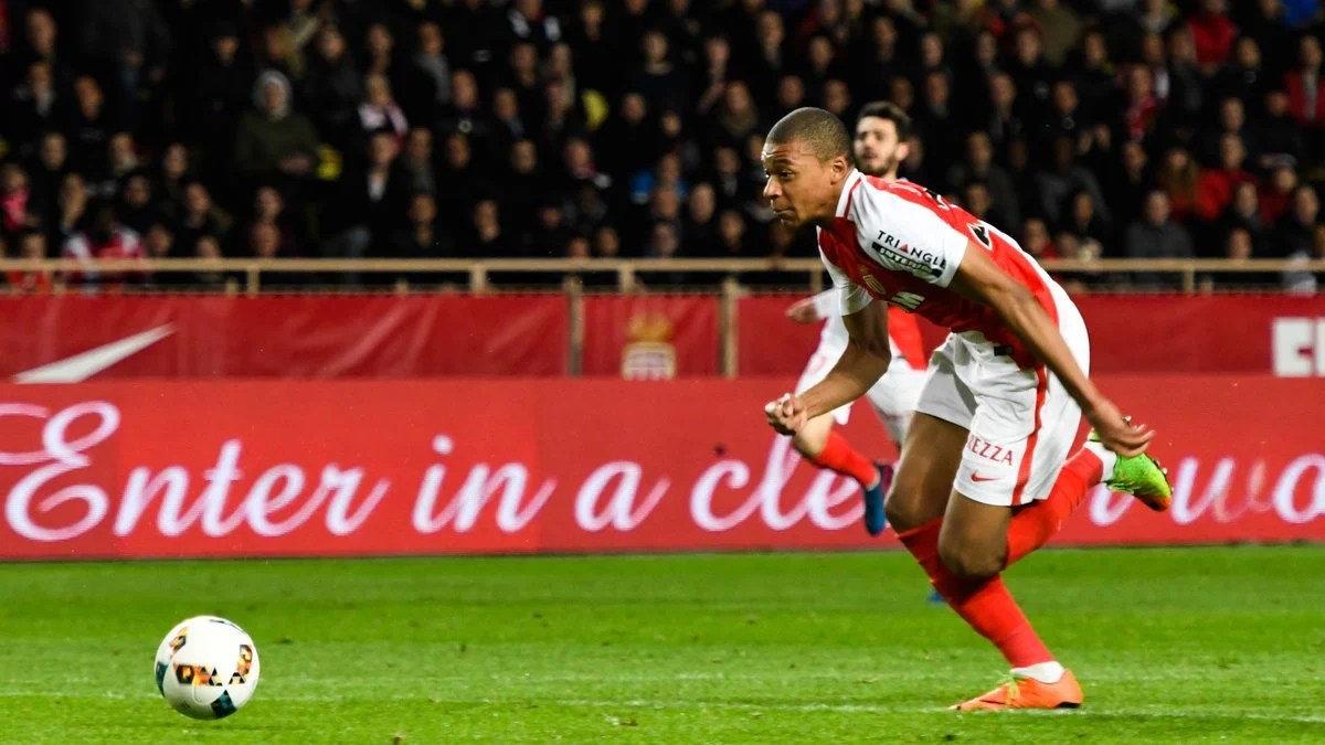 AS Monaco Bernardo Silva s’enflamme pour Kylian Mbappé...(04)