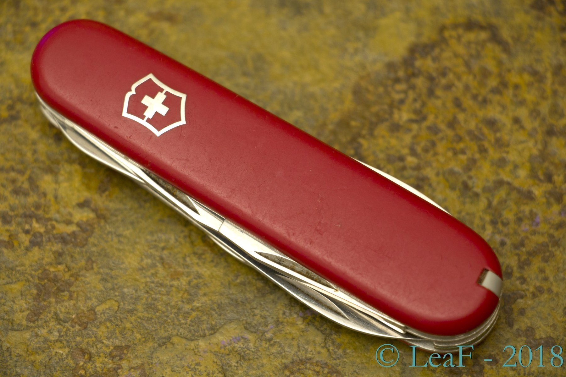 037. Traveller (Climber) LeaF's Victorinox knives collection