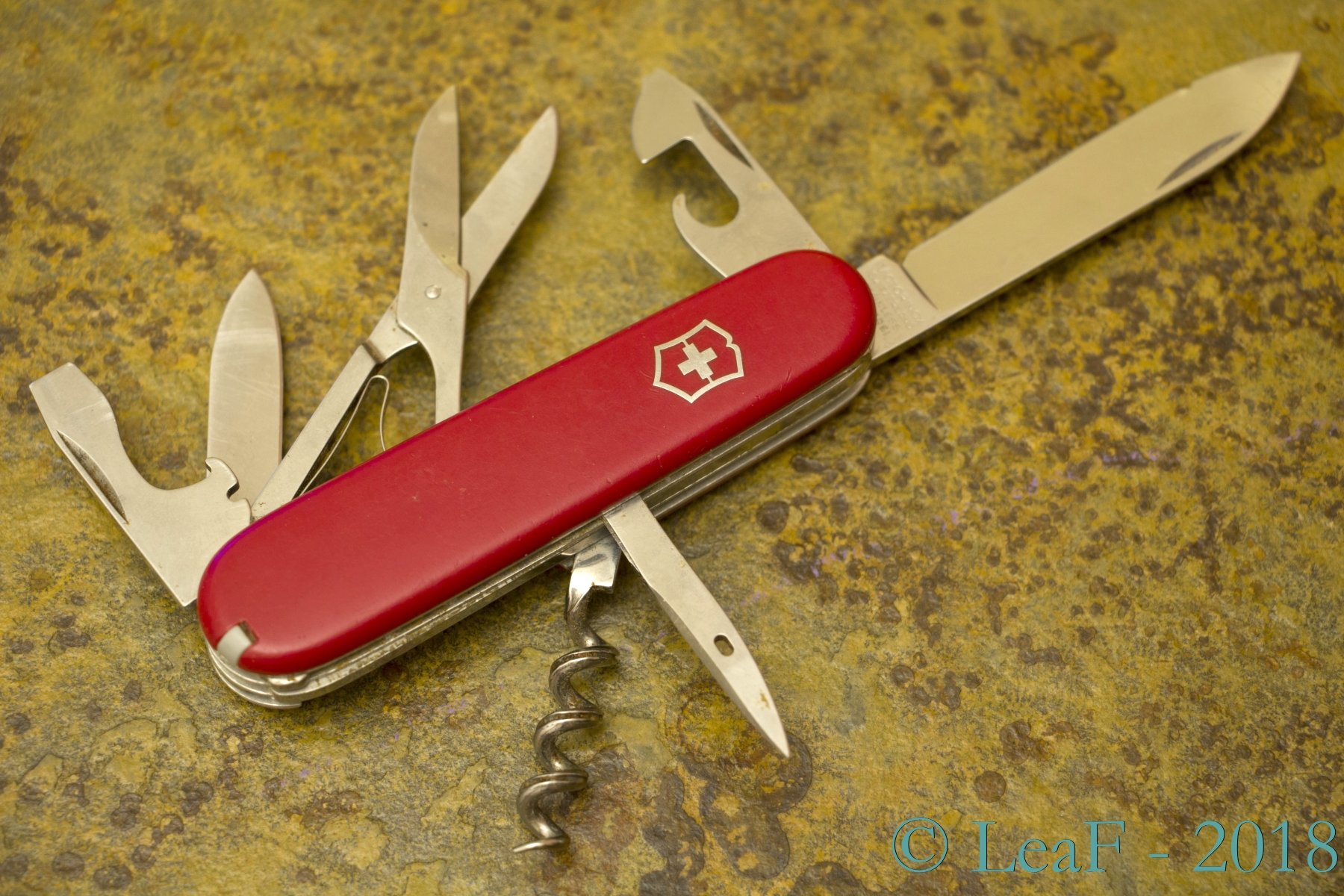 037. Traveller (Climber) LeaF's Victorinox knives collection