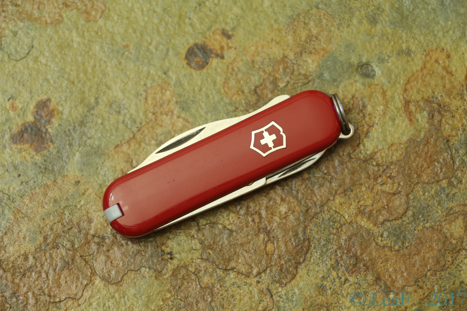 116. JetSetter 3 LeaF's Victorinox knives collection