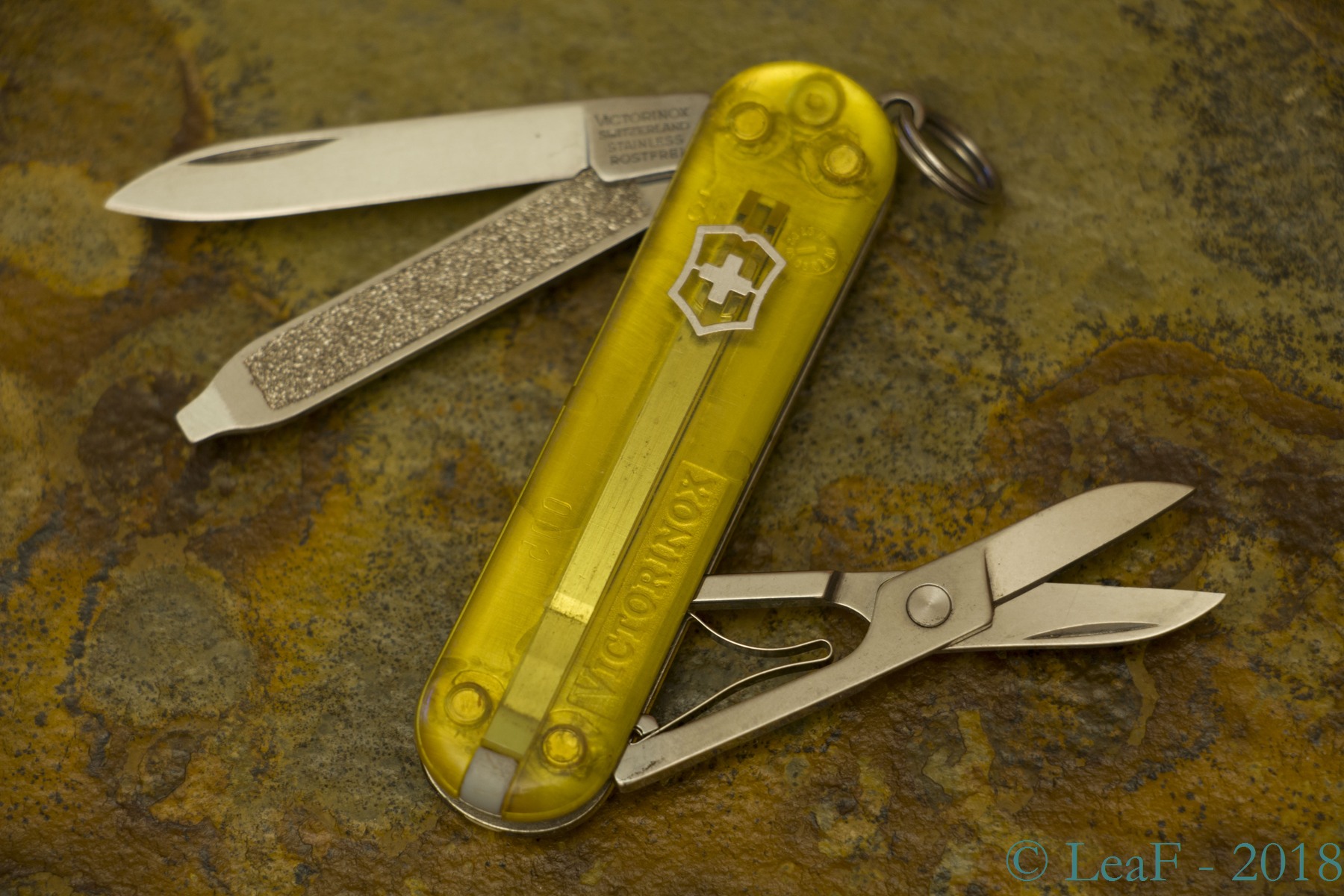 149. Classic SD LeaF's Victorinox knives collection
