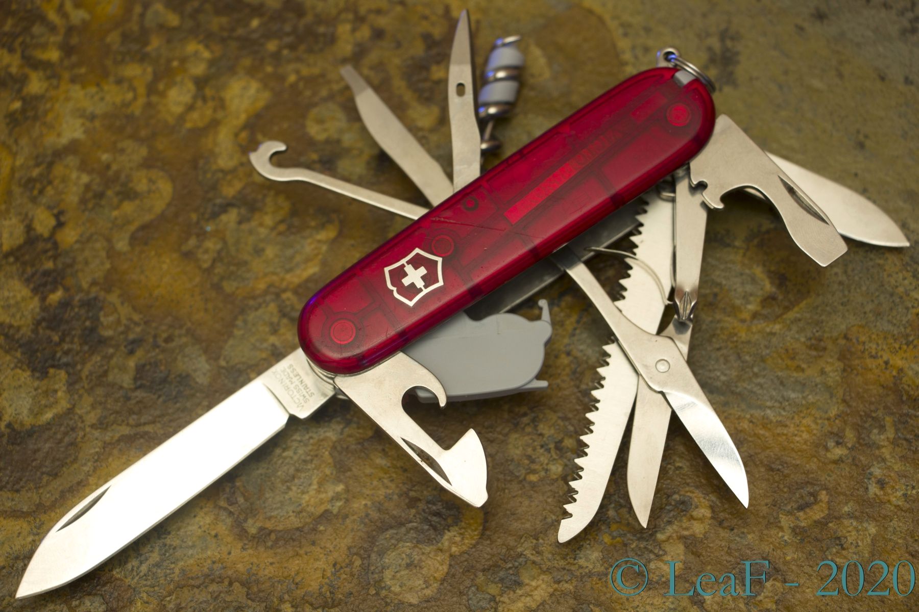 307. Huntsman Lite LeaF's Victorinox knives collection