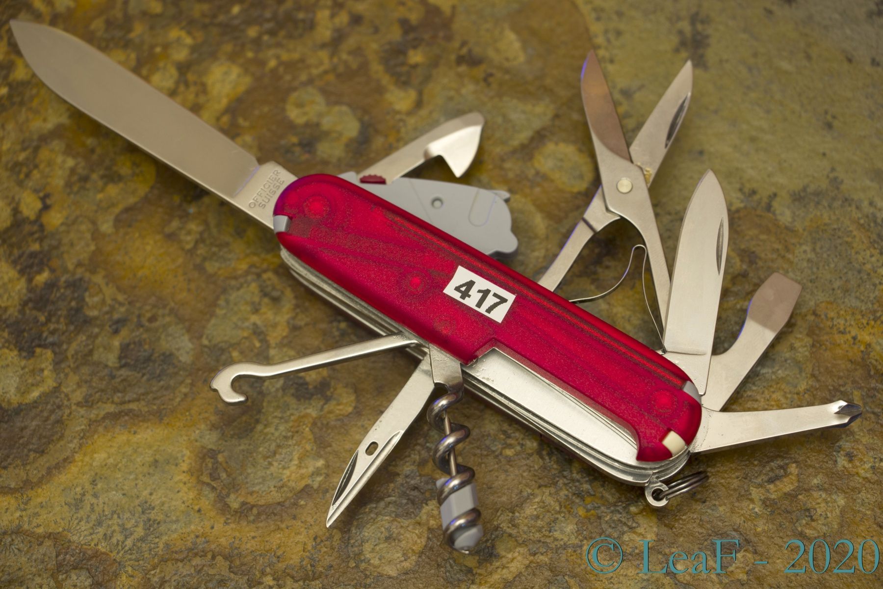 417. Traveller Lite LeaF's Victorinox knives collection